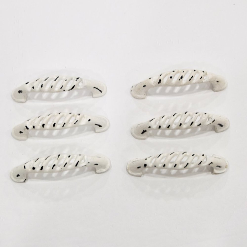 New set of 6 white pull / knob, have many